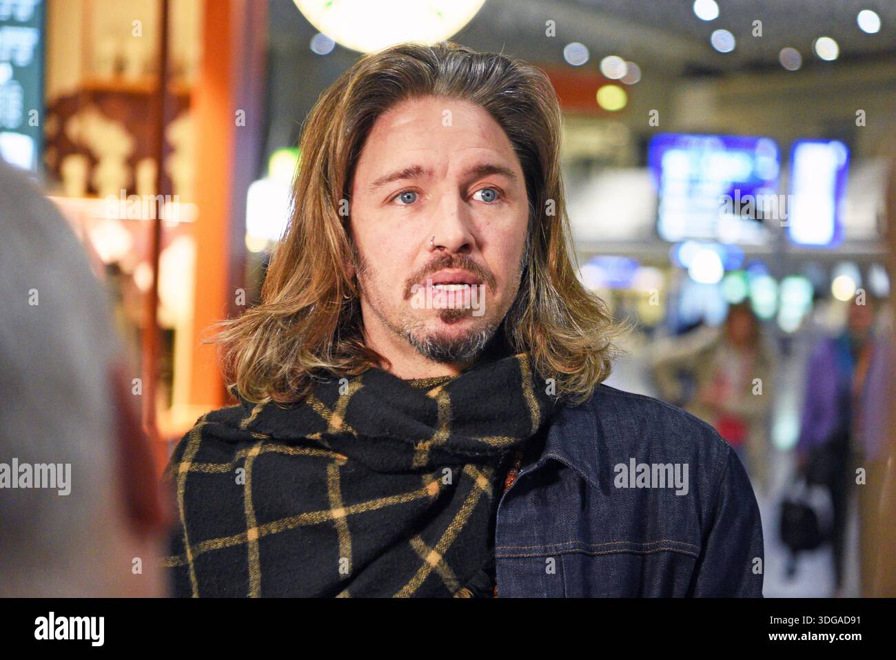 Gil Ofarim - Abflug der Kandidaten der RTL TV-Show ICH BIN EIN STAR, HOLT MICH HIER RAUS am Frankfurter Flughafen a Francoforte sul meno am 16.01.2026 *** Gil Ofarim partenza dei candidati del programma TV RTL ICH BIN EIN STAR, HOLT MICH HIER RAUS all'aeroporto di Francoforte sul meno il 16 01 2026 Foto Stock