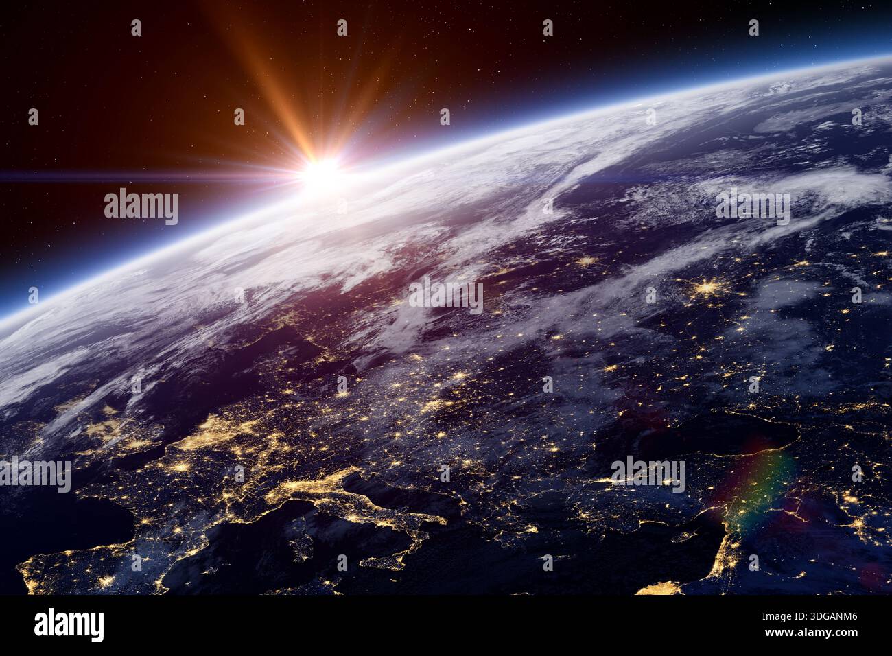 Pianeta terrestre con atmosfera blu e sfondo spaziale. Vista notturna dell'Europa dallo spazio. Fotografia spaziale. Elementi di questa immagine forniti dalla NASA Foto Stock