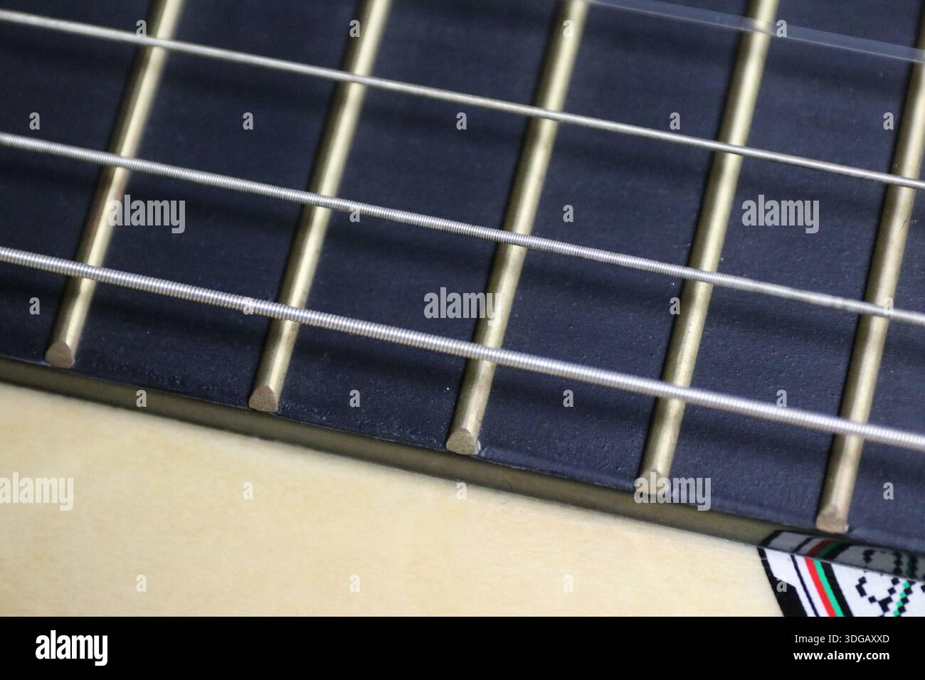 Nahaufnahme von Gitarrensaiten Foto Stock