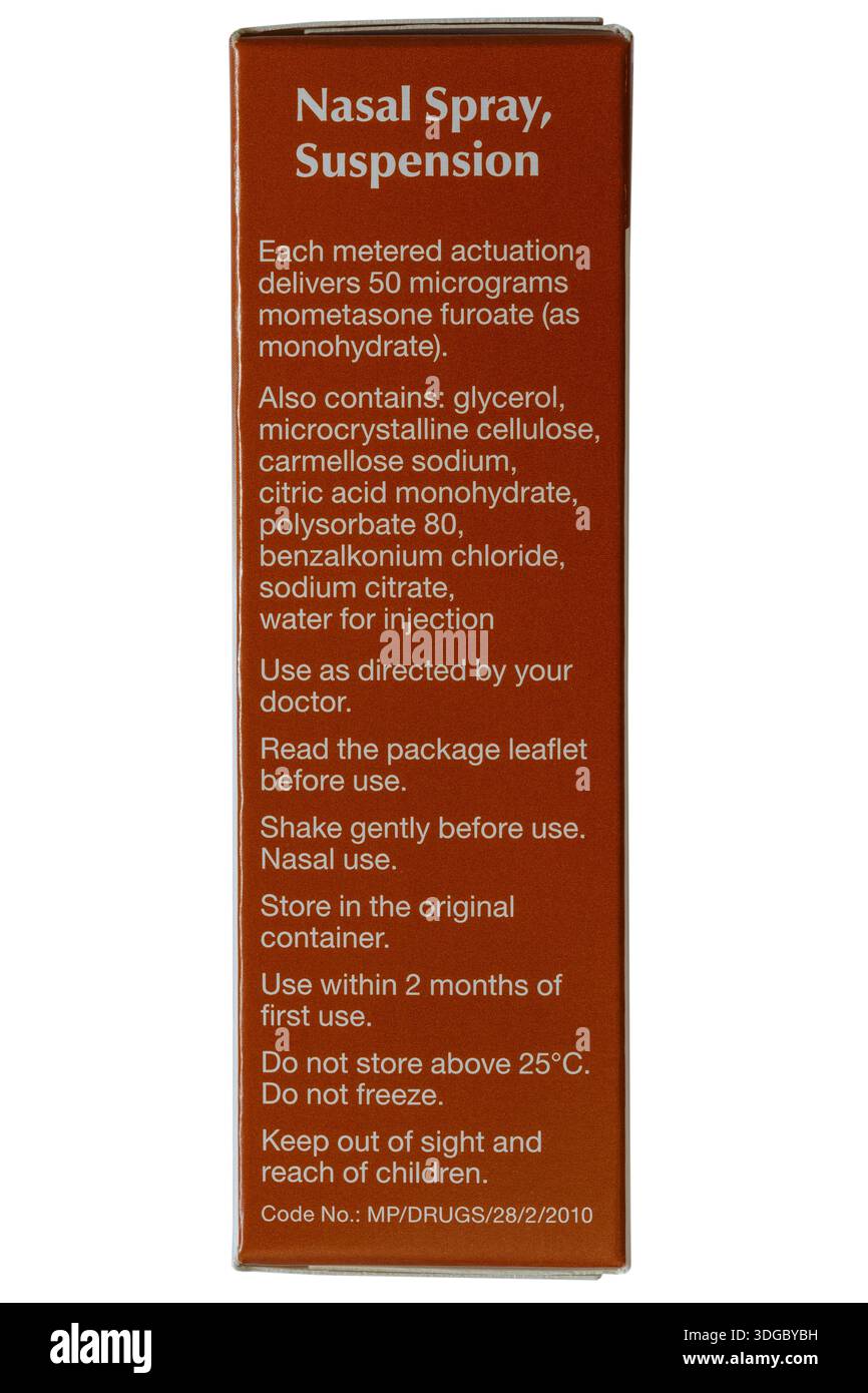 Informazioni sulla scatola di Mometasone furoate sospensione spray nasale usata per trattare i sintomi simili al freddo causati dalla rinite allergica isolata su bianco Foto Stock