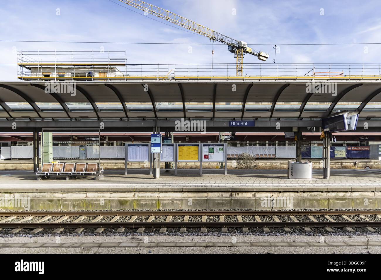 Lavori di costruzione alla stazione centrale di Ulm: Fino al 19 gennaio 2026, non ci saranno treni a lunga percorrenza, i treni regionali saranno limitati. La Grease Foto Stock