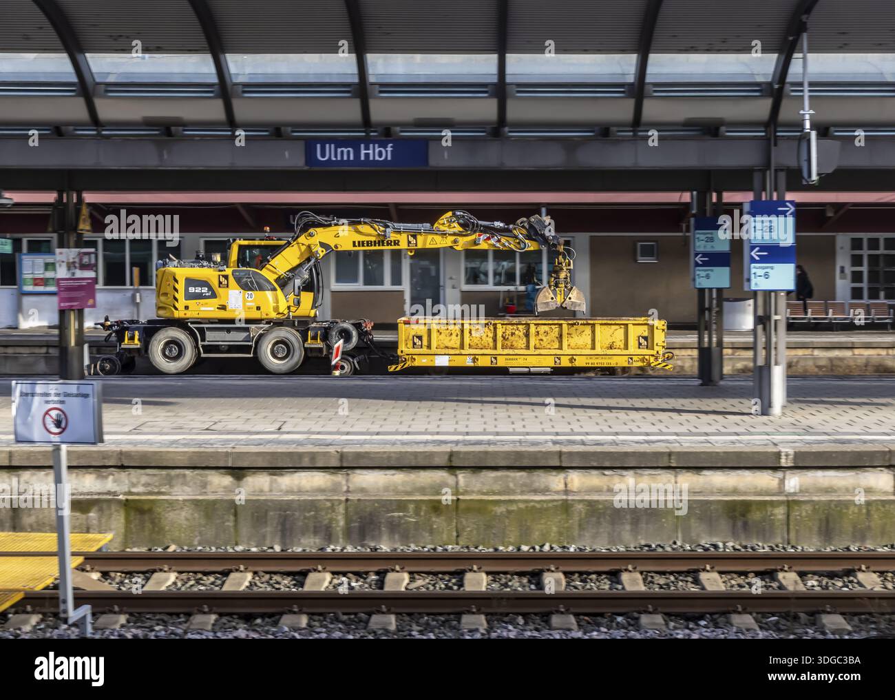 Lavori di costruzione alla stazione centrale di Ulm: Fino al 19 gennaio 2026, non ci saranno treni a lunga percorrenza, i treni regionali saranno limitati. La Grease Foto Stock
