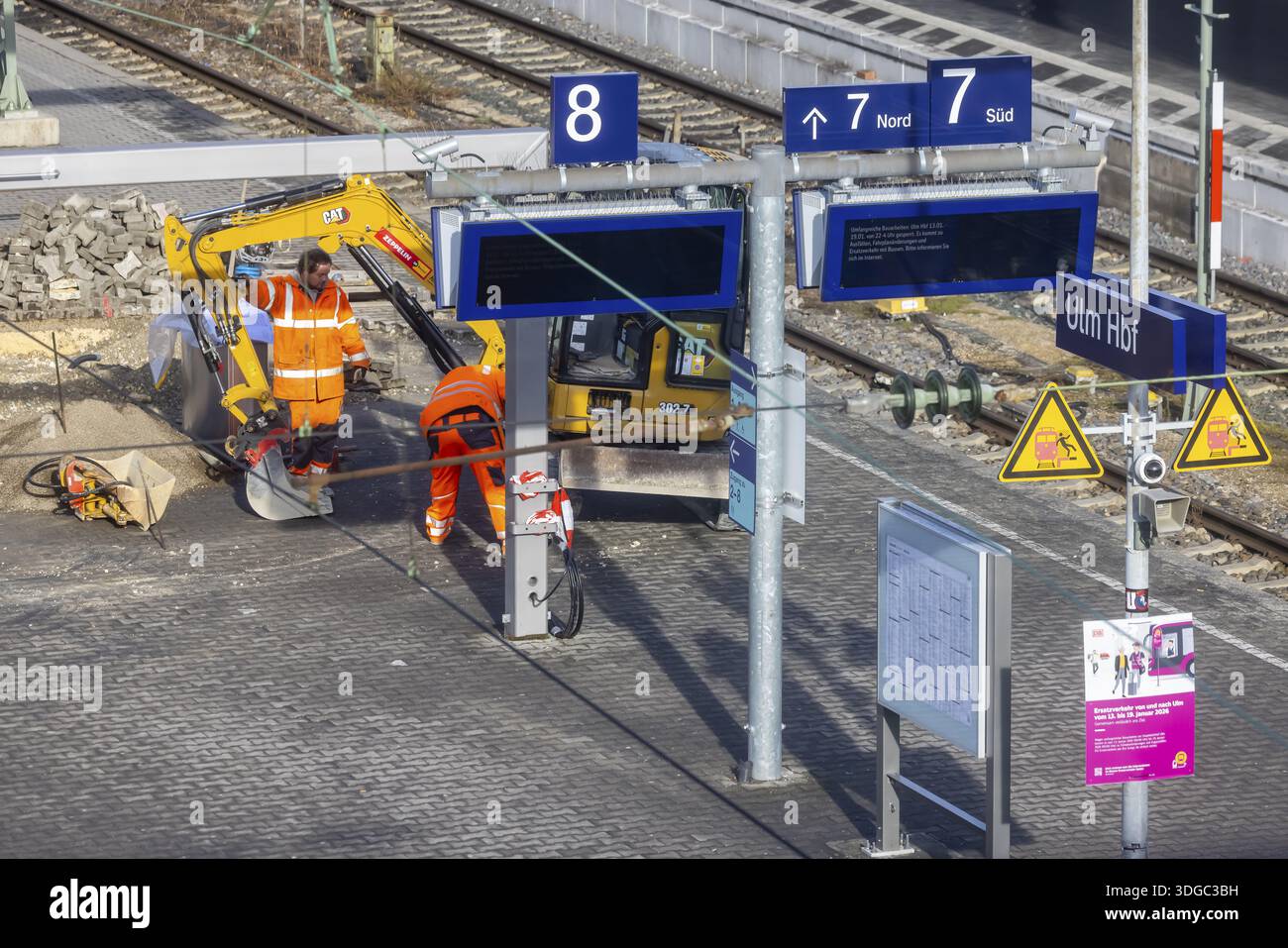 Lavori di costruzione alla stazione centrale di Ulm: Fino al 19 gennaio 2026, non ci saranno treni a lunga percorrenza, i treni regionali saranno limitati. La Grease Foto Stock