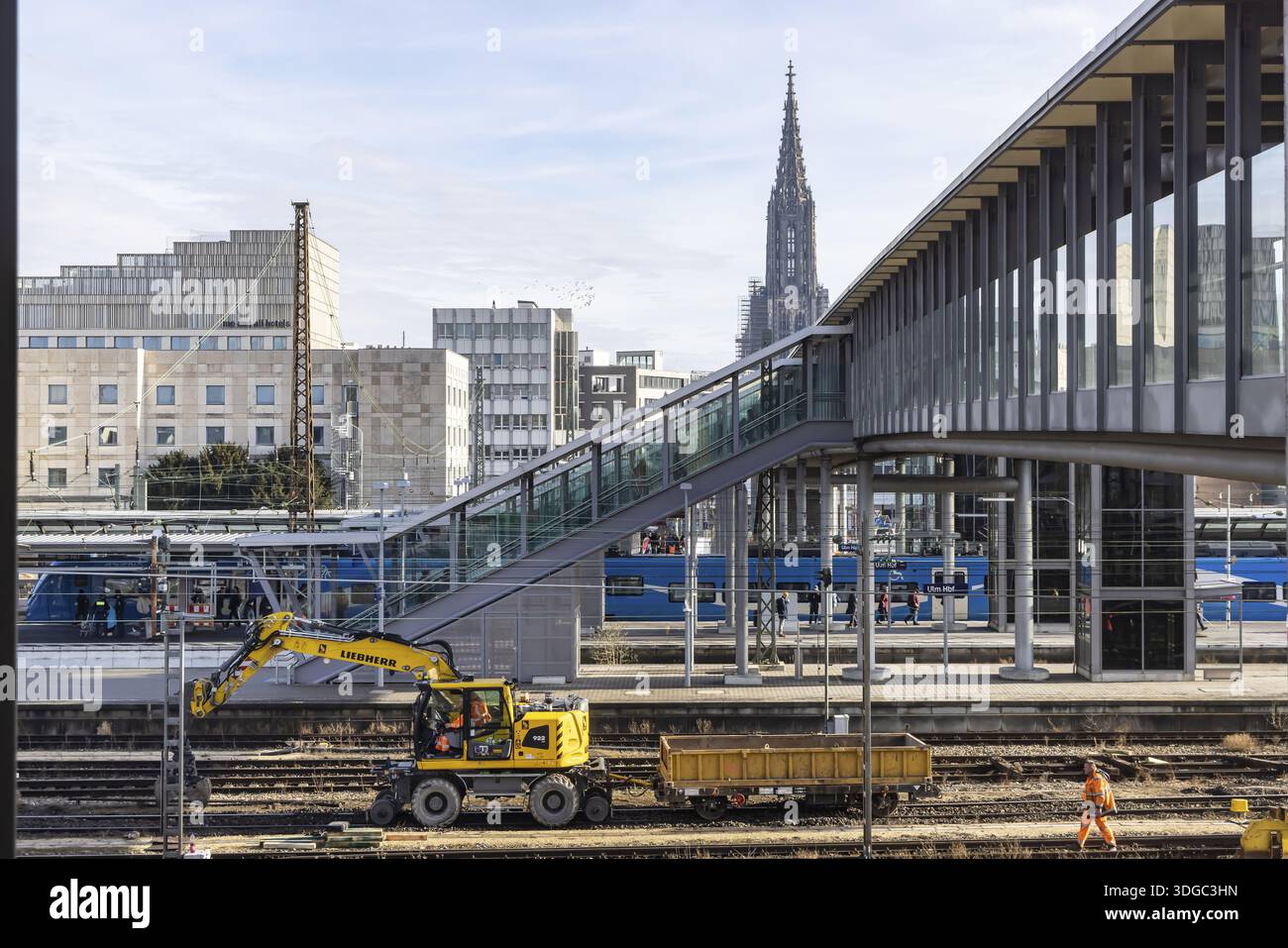 Lavori di costruzione alla stazione centrale di Ulm: Fino al 19 gennaio 2026, non ci saranno treni a lunga percorrenza, i treni regionali saranno limitati. La Grease Foto Stock