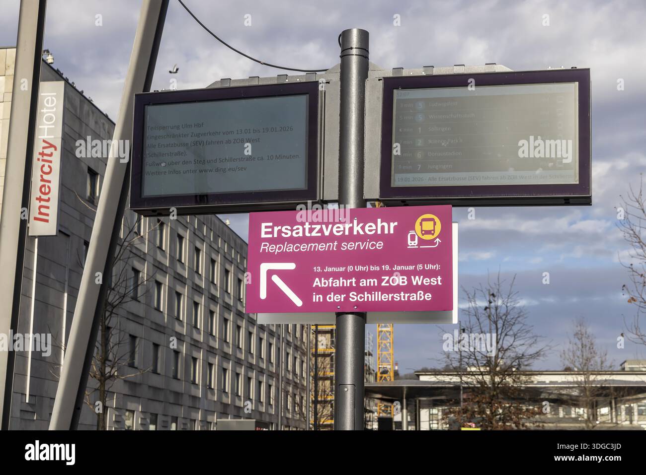 Lavori di costruzione alla stazione centrale di Ulm: Fino al 19 gennaio 2026, non ci saranno treni a lunga percorrenza, i treni regionali saranno limitati. La Grease Foto Stock