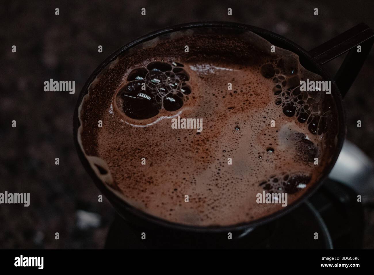 Primo piano sull'estrazione del caffè Foto Stock