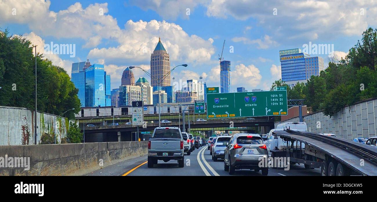 Traffico dell'ora di punta Atlanta Georgia i-75 09.15.2025 Foto Stock