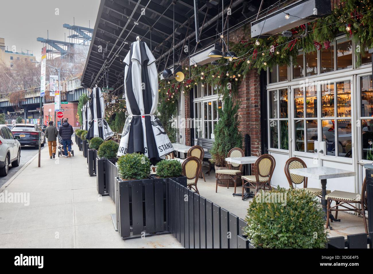 Atmosfera accogliente per le vacanze allo Standard Grill di New York Foto Stock