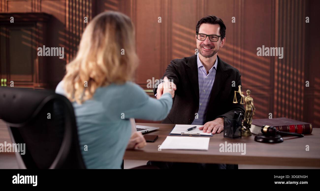 Riunione professionale di consulenza aziendale per consulenza legale presso l'Ufficio degli avvocati. Foto Stock