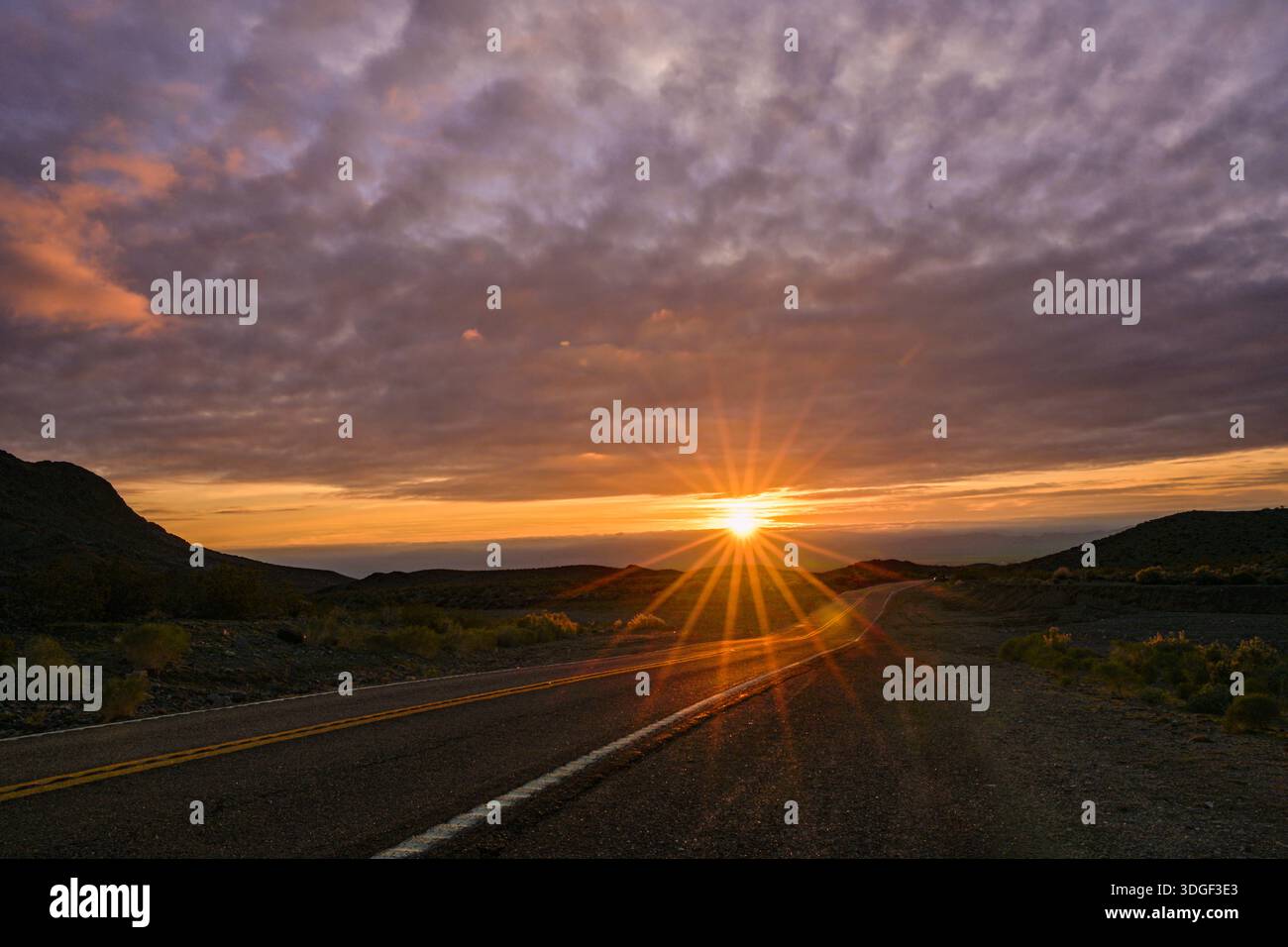 Architettura di Polonia, Stati Uniti e Ucraina. Paesaggio degli Stati Uniti. Bellissimo tramonto. Foto Stock