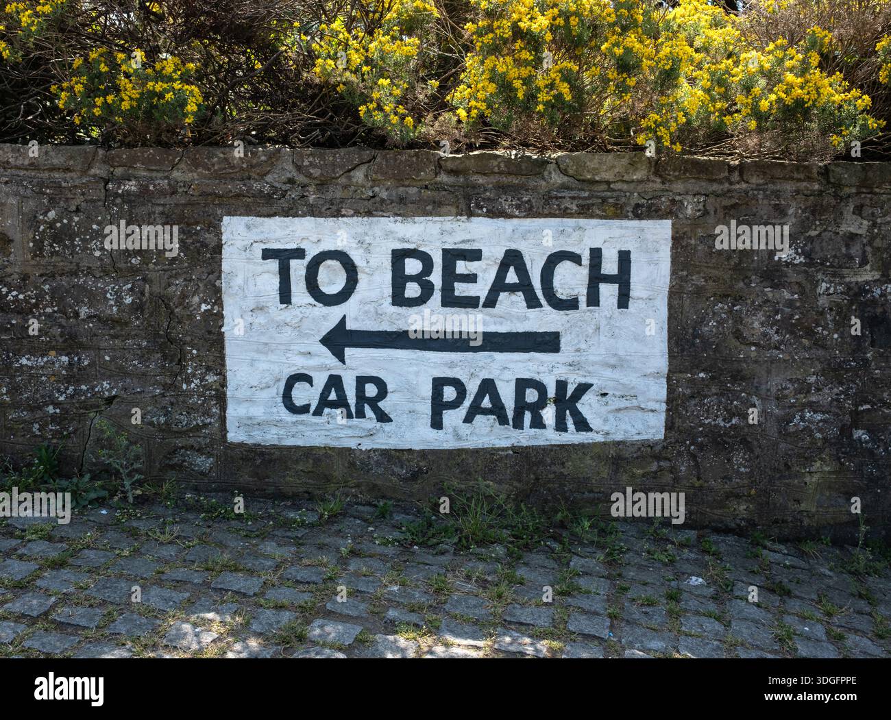 Per il parcheggio della spiaggia, segui le indicazioni per Pendine Sands Beach Carmarthenshire West Wales UK Foto Stock