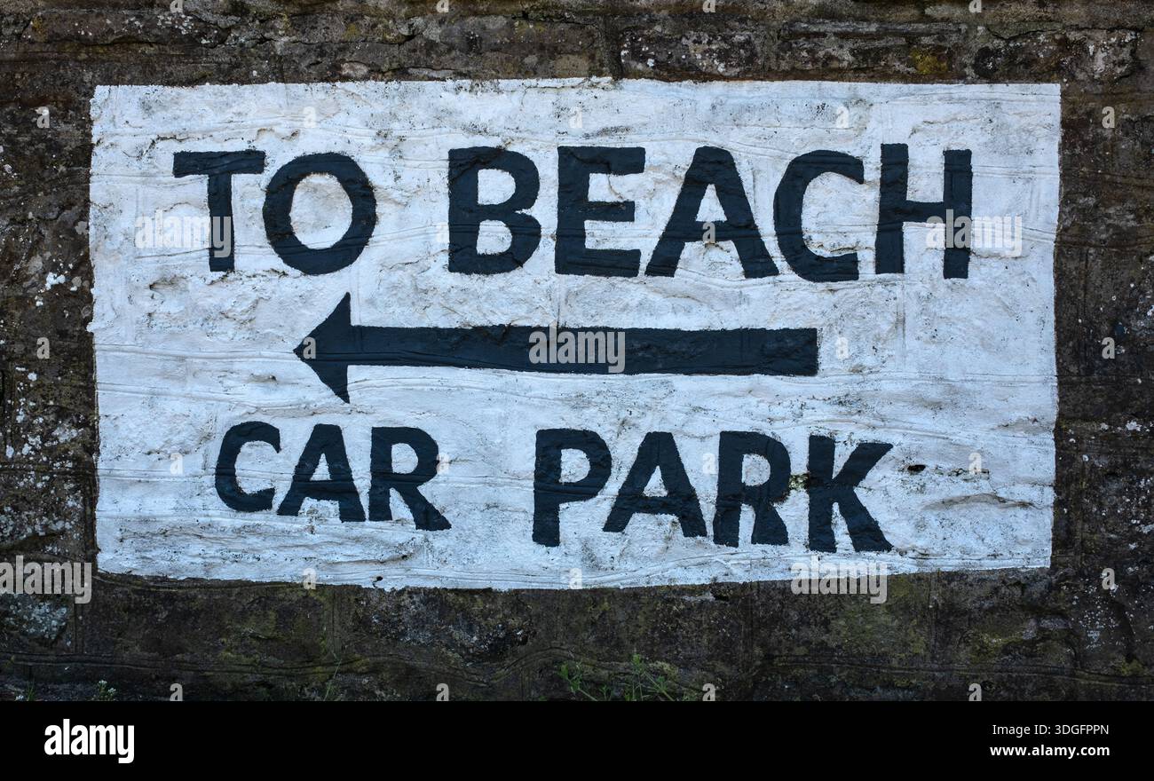 Per il parcheggio della spiaggia, segui le indicazioni per Pendine Sands Beach Carmarthenshire West Wales UK Foto Stock