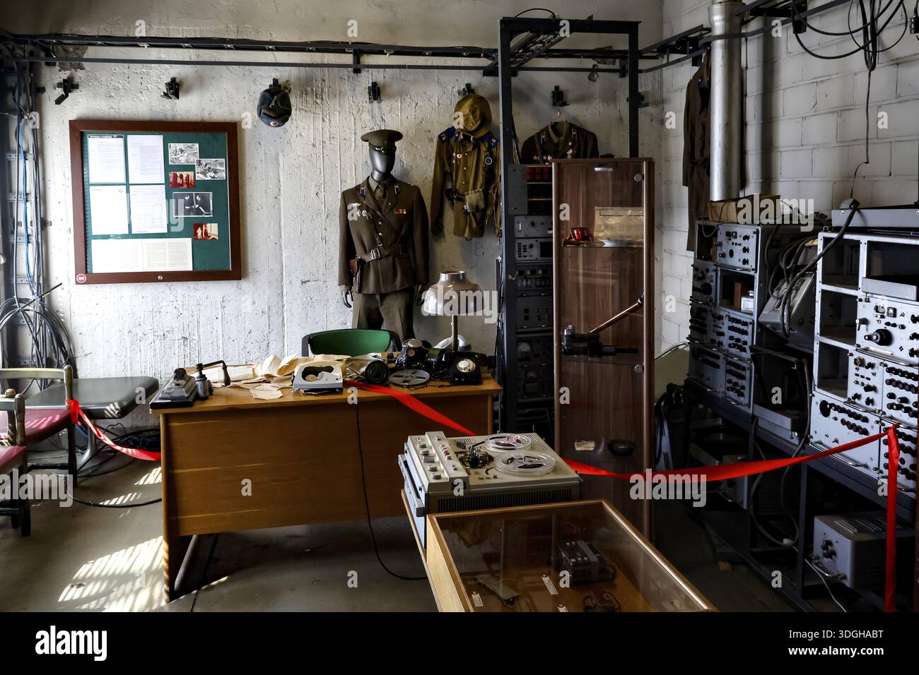 Ex ufficio del KGB nell'Hotel Viru con oggetti storici e uniformi, Tallinn, Harjumaa, Estonia Foto Stock