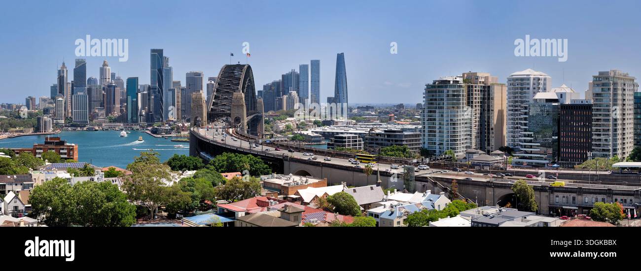 Dal parco Kirribilli di Sydney al ponte del porto sul CBD, panorama aereo della città, dall'altro lato del ponte rispetto alle torri degli appartamenti di Milsons Point. Foto Stock