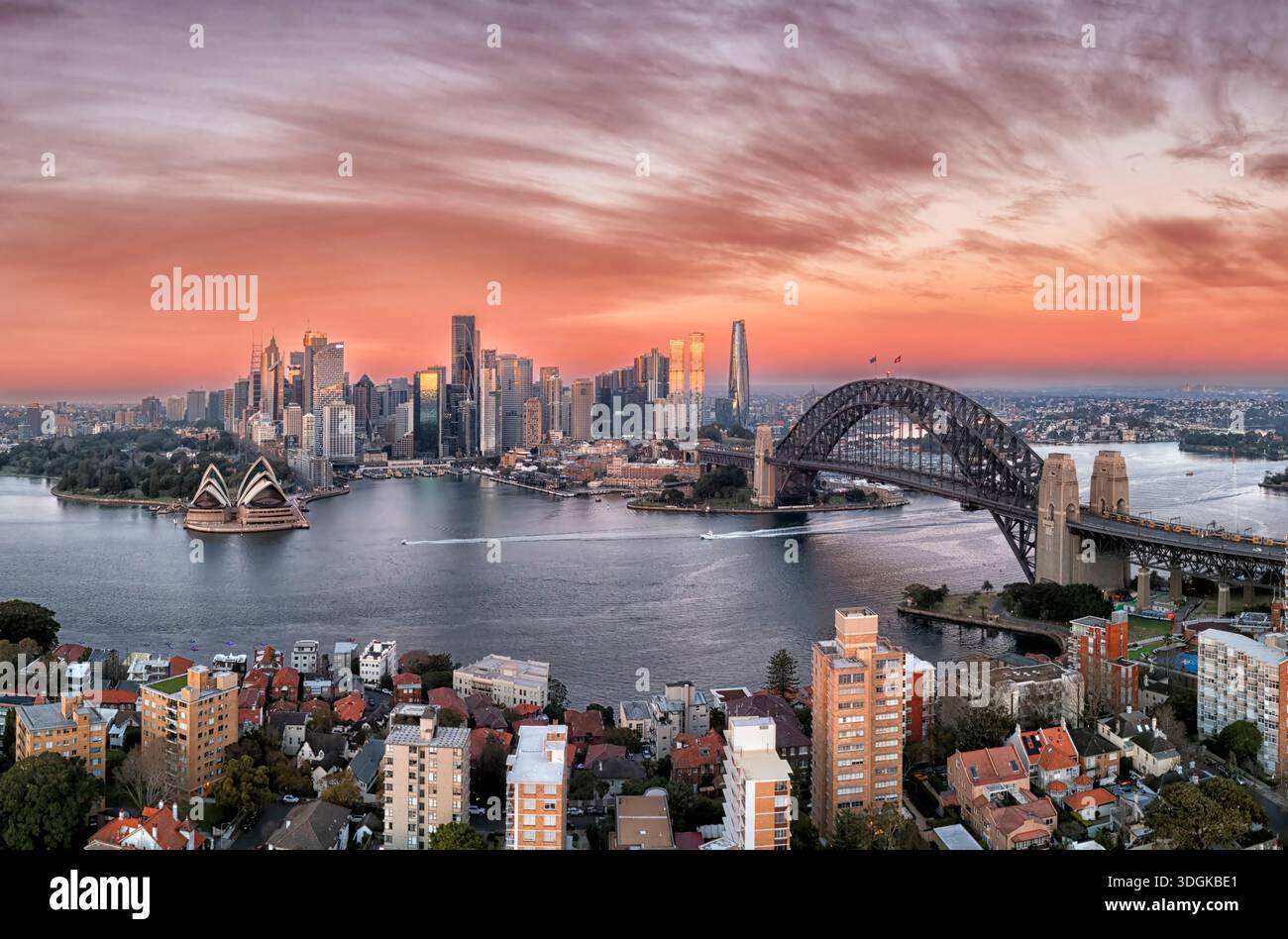 Porto e ponte di Sydney, punti di riferimento sul lungomare del CBD, con una spettacolare vista panoramica aerea. Foto Stock