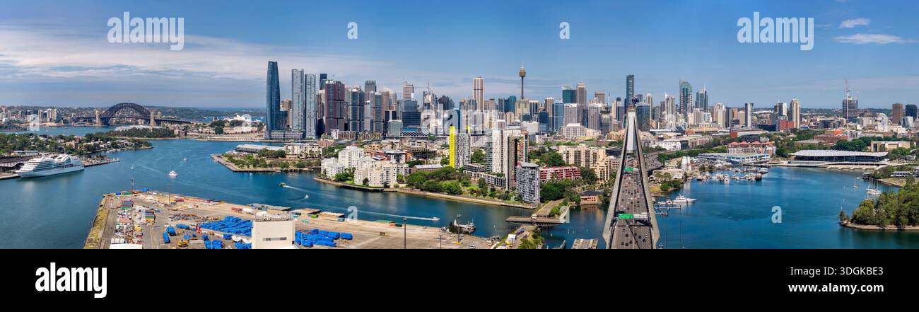Panoramica aerea urbana del CBD di Sydney da Balmain North Sydney a Pyrmont. Foto Stock