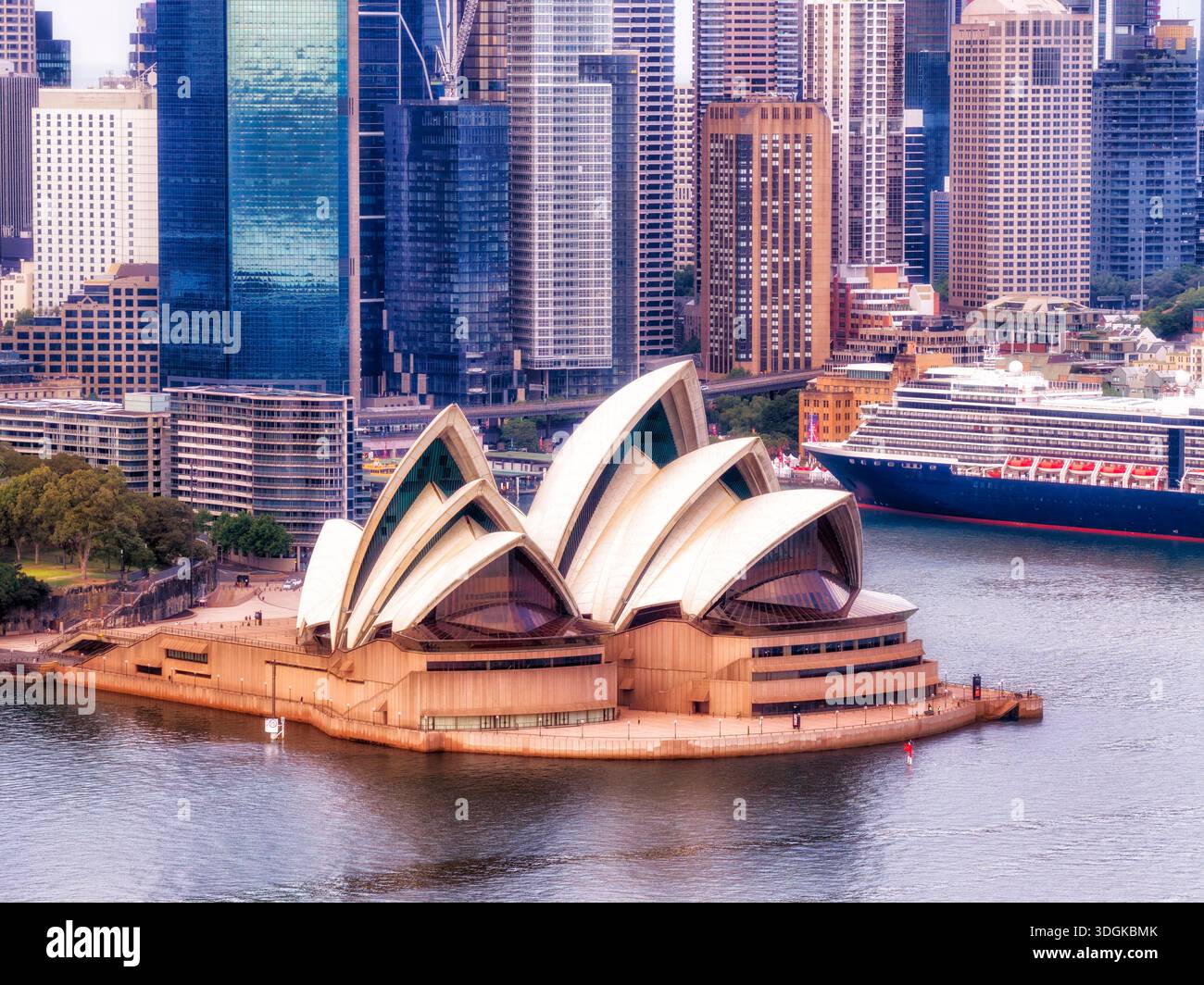 Ricca di monumenti architettonici e ben conditi sul lungomare del CBD della città di Sydney presso Circular Quay, con vista aerea sulle acque del porto. Foto Stock