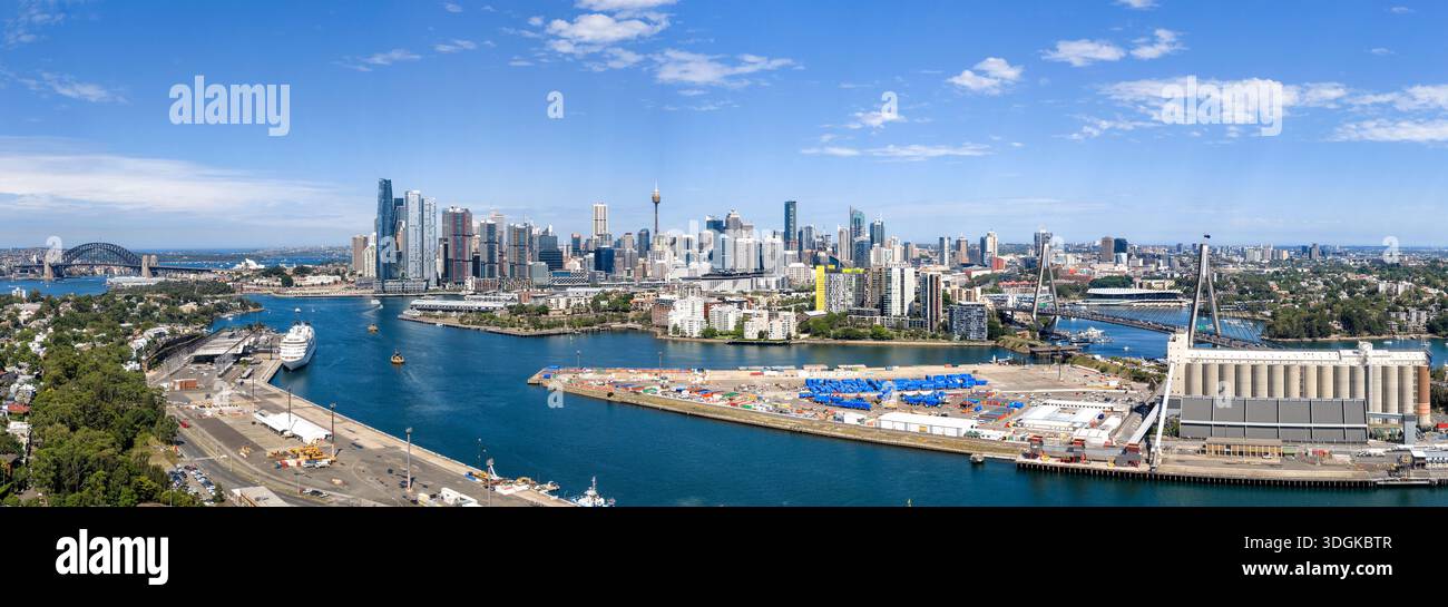 Vicino al panorama aereo del CBD della città di Sydney da Balmain Inner West. Foto Stock