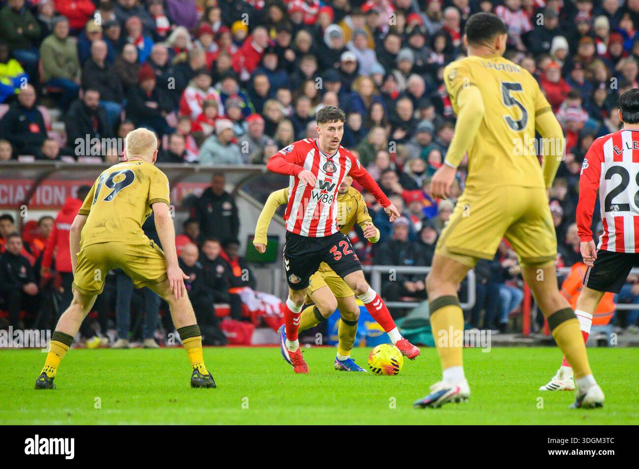 Trai Hume, difensore del Sunderland AFC, in azione contro il Crystal Palace in Premier League Foto Stock