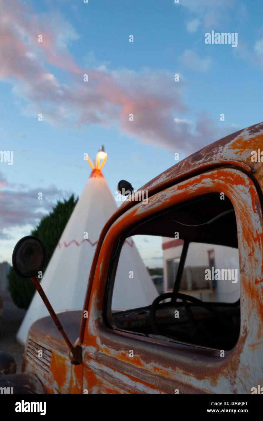 Wigwam Motel teepee and Truck, Route 66, Holbrook, Arizona Foto Stock