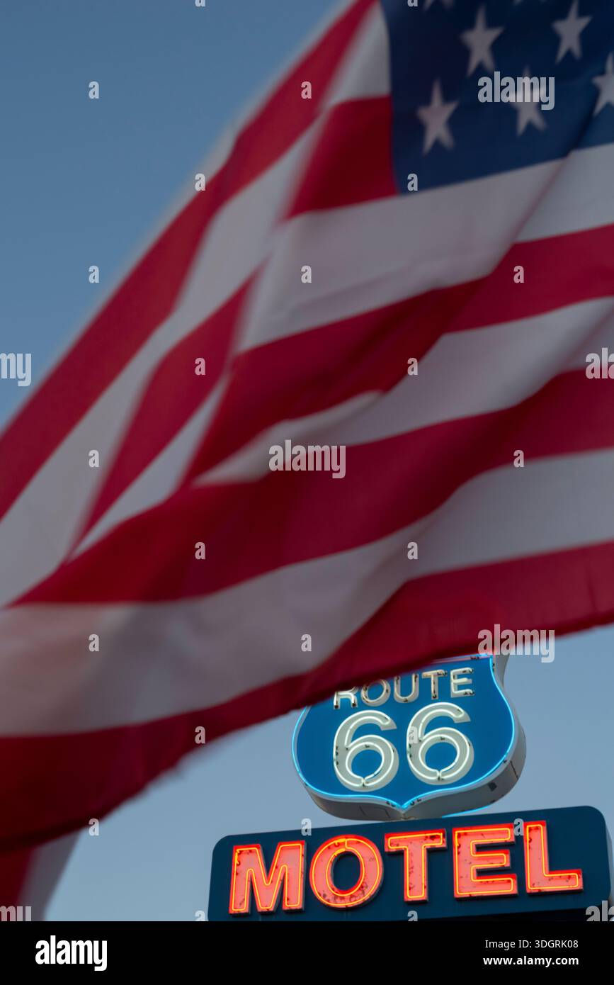 Notti al neon presso lo storico Route 66 Motel, Seligman, Route 66, Arizona Foto Stock