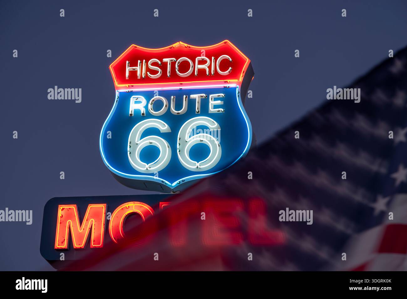 Notti al neon presso lo storico Route 66 Motel, Seligman, Route 66, Arizona Foto Stock