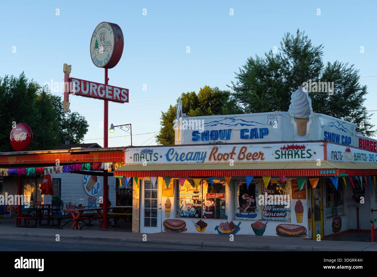 Alba allo Snowcap Drive-in, Seligman, Route 66, Arizona Foto Stock