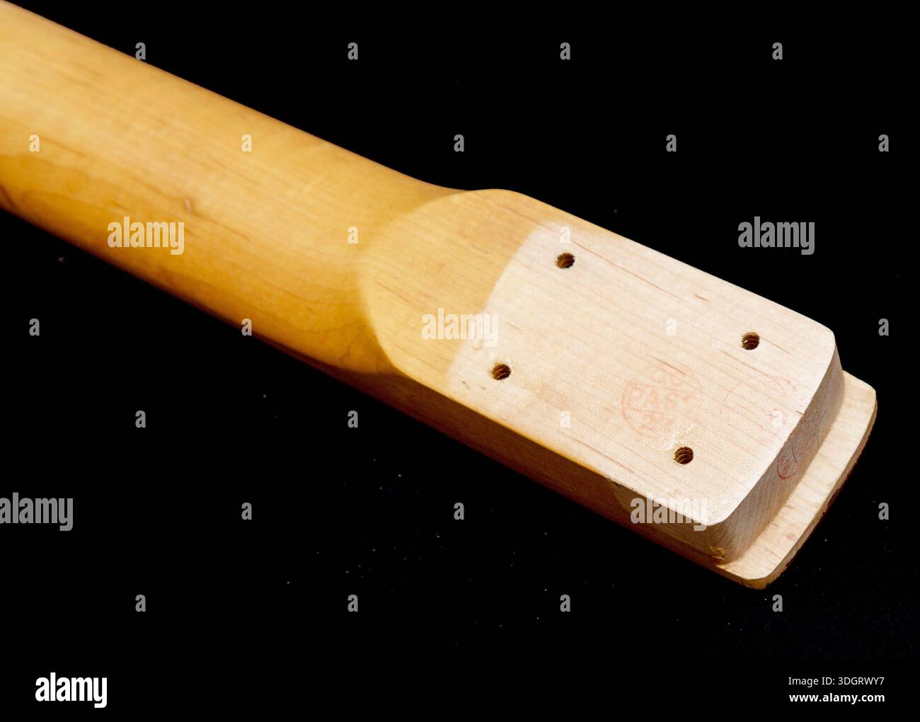 Tacco con collo per chitarra elettrica, collo a 22 tasti, collo con finitura acero, collo per chitarra elettrica. Foto Stock