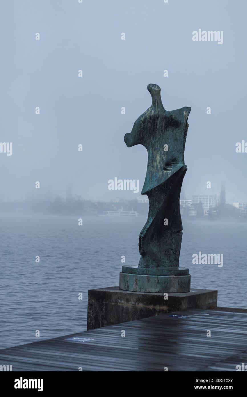 Scultura Knife Edge di Henry Moore a Zug, Svizzera Foto Stock