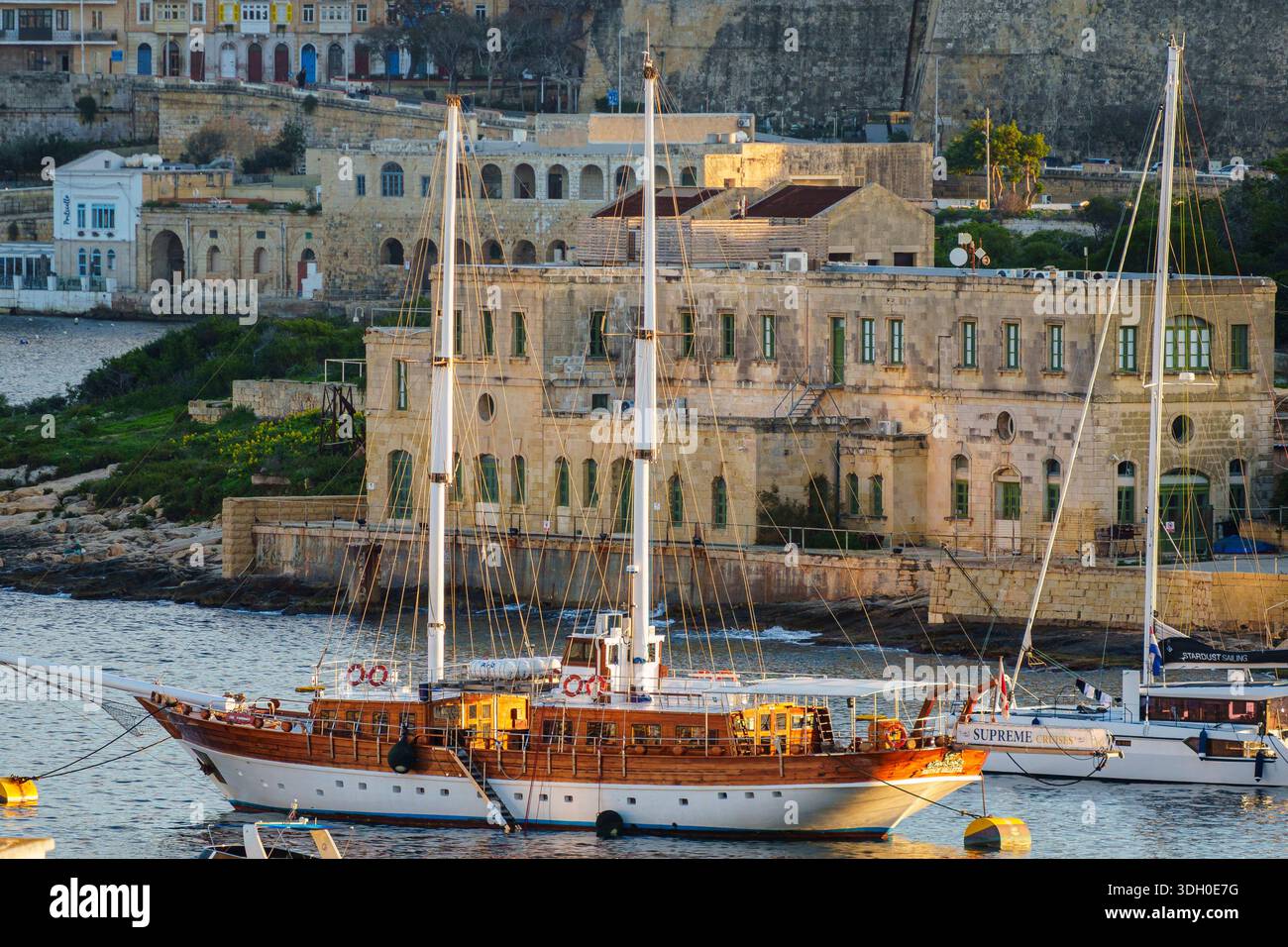 Quartiere di la Valletta dal quartiere di Sliema, Valletta (il-Belt Valletta), Repubblica di Malta, Europa Foto Stock
