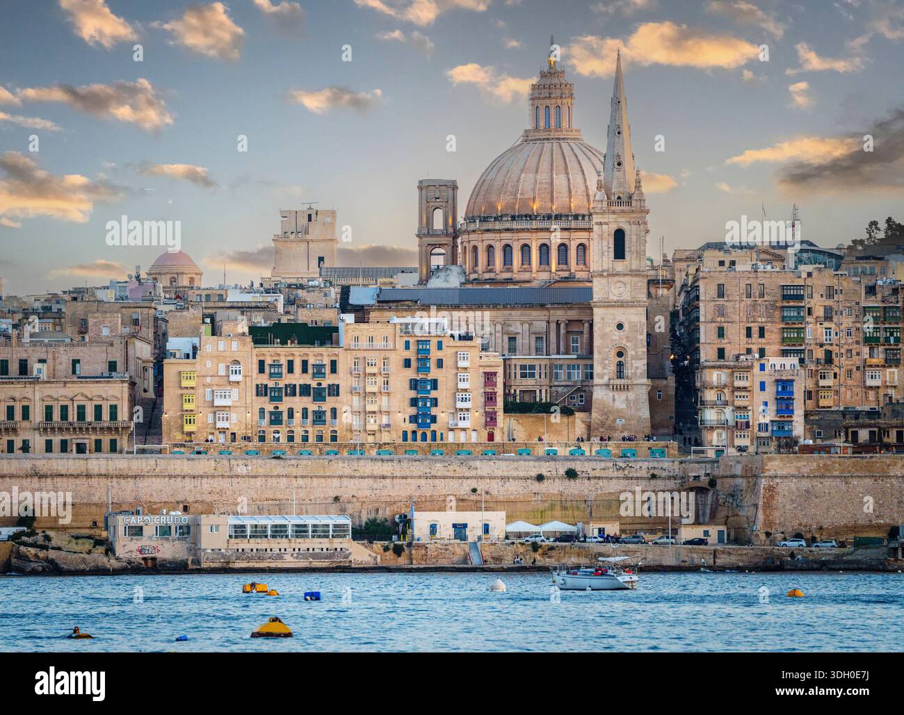 Quartiere di la Valletta dal quartiere di Sliema, Valletta (il-Belt Valletta), Repubblica di Malta, Europa Foto Stock