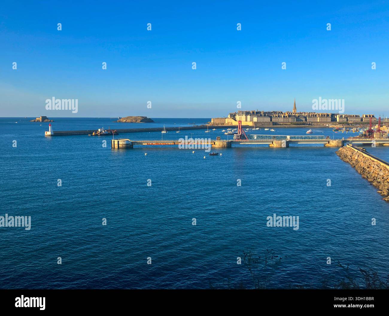 Francia. Brittany. Saint-Malo. Panoramica dalla collina. Foto Stock