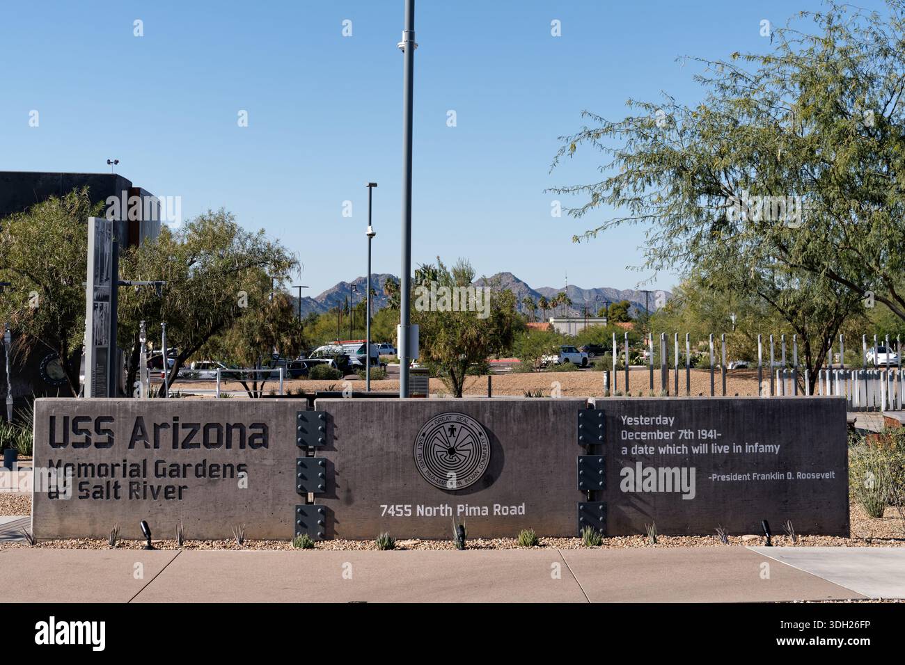 Scottsdale, Arizona - 1° dicembre 2025: Cartello con la Great Seal of the Salt River Pima-Maricopa Indian Community AN Foto Stock