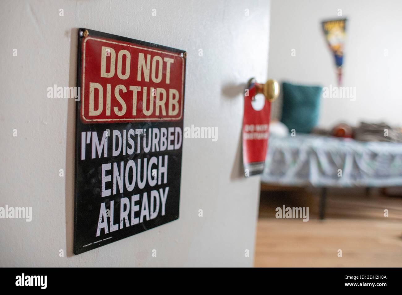 Denver, Colorado - Un cartello "non disturbare" sulla porta della camera da letto di un bambino. Foto Stock