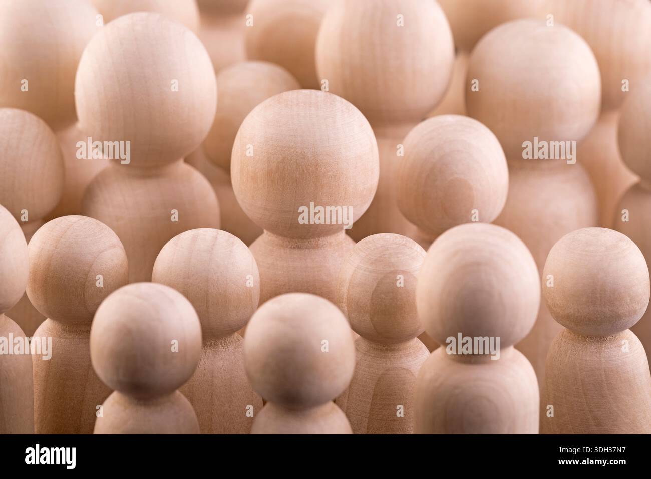 Grande gruppo di statuette in legno Foto Stock