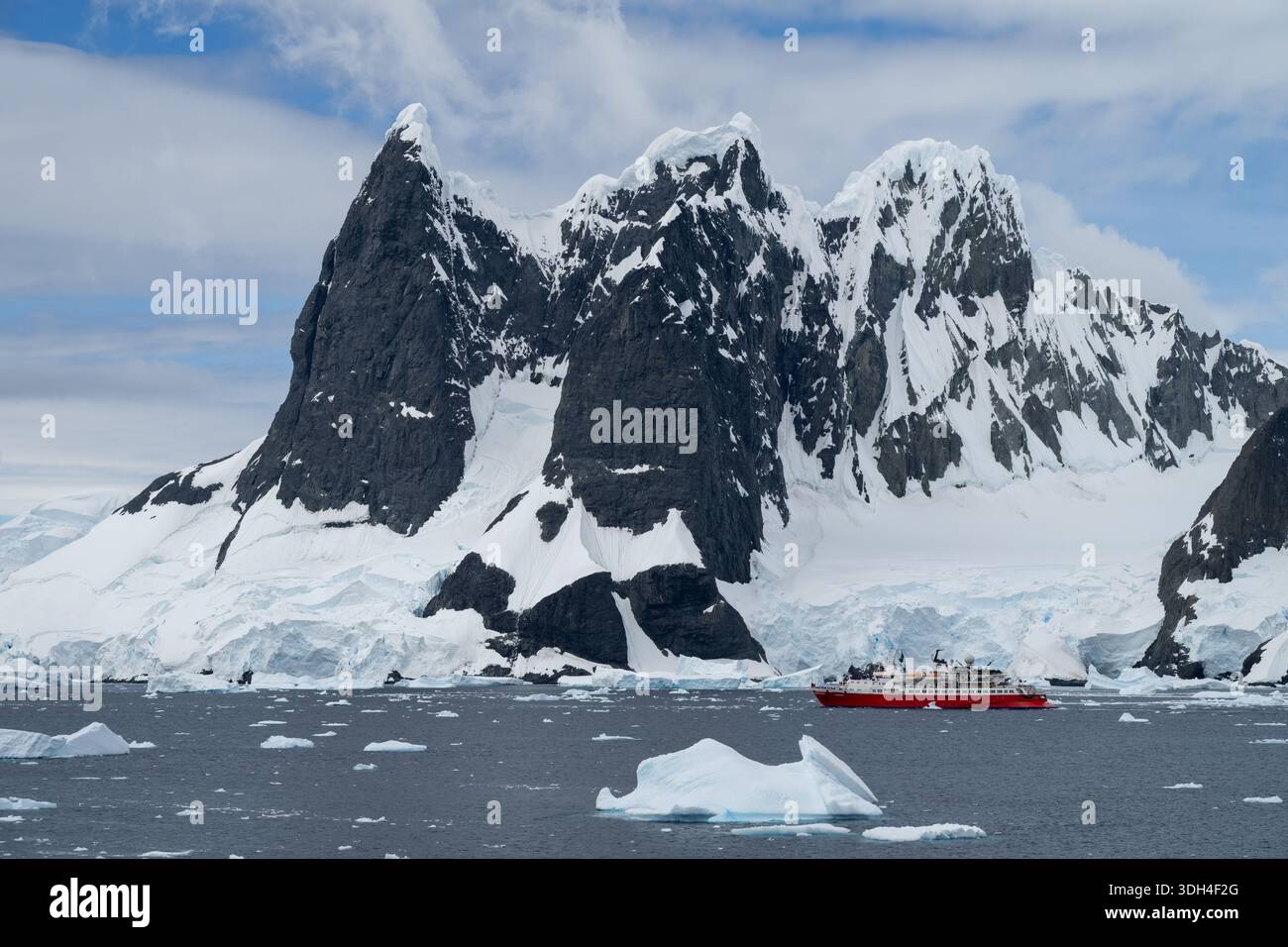 Antartide. G spedizioni che attraversano il canale di Lemaire, nave "Expedition". Foto Stock