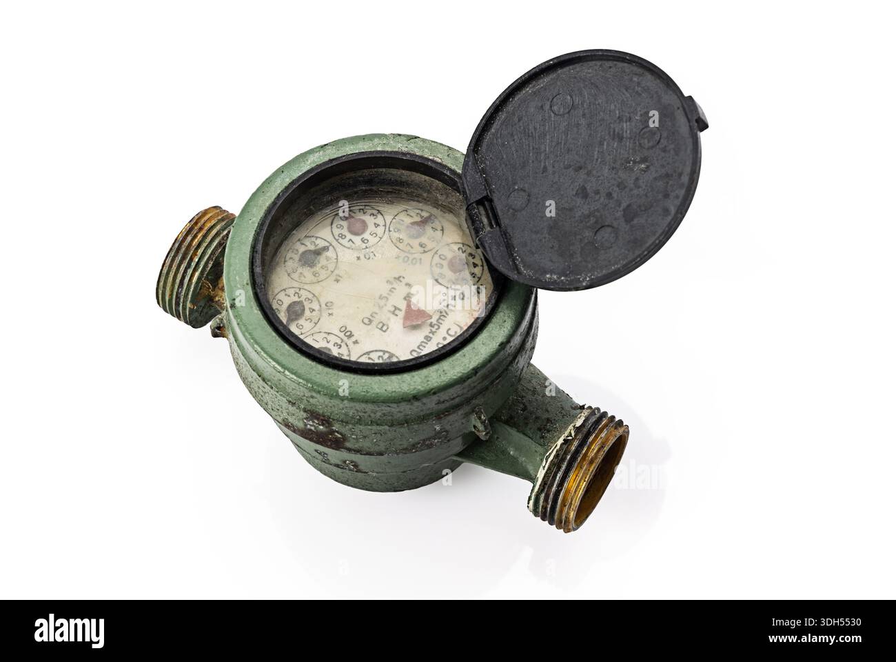Misuratore d'acqua verde vintage con coperchio aperto, dispositivo industriale rustico per tubazioni Foto Stock