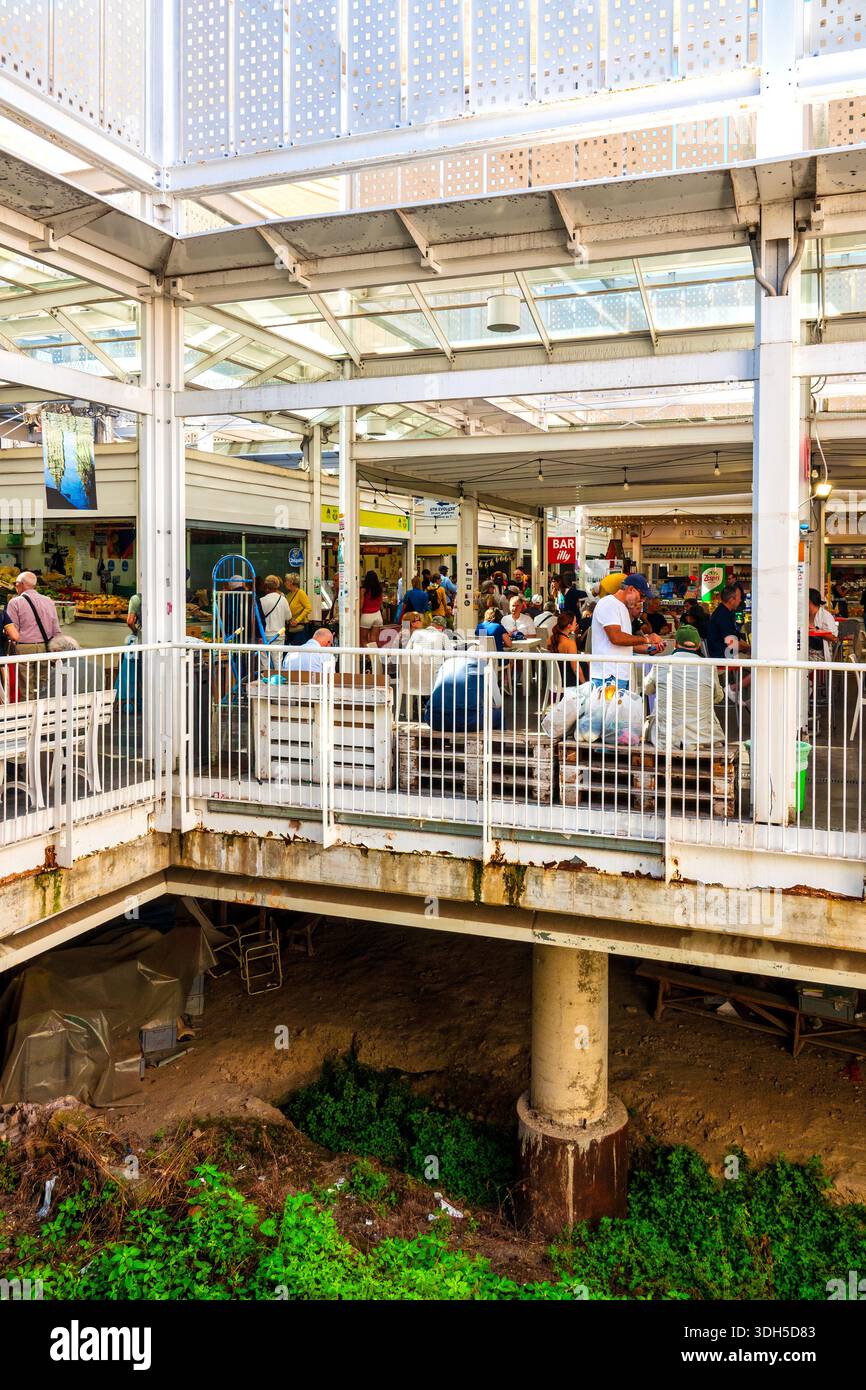 Food Court sopra le antiche rovine del mercato Testaccio, Roma, Italia Foto Stock