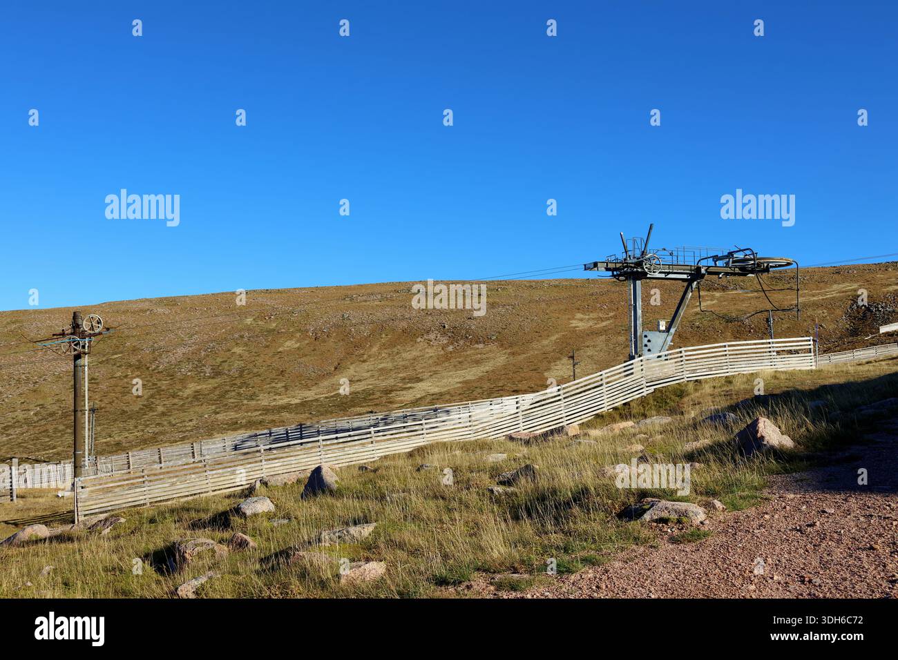 Un rimorchio da sci in estate sul monte Cairngorm Foto Stock