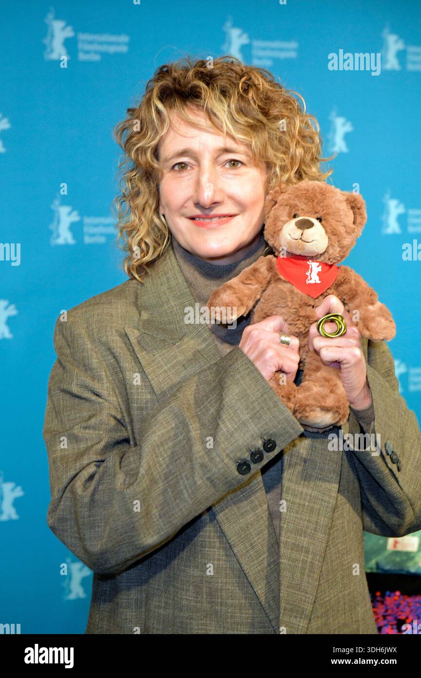 Tricia Tuttle bei der Vorstellung der Merchandise-Artikel vor der Programm-Pressekonferenz der Berlinale 2026 / 76. Internationale Filmfestspiele Berlin in der Akademie der Künste. Berlino, 20.01.2026 Foto Stock