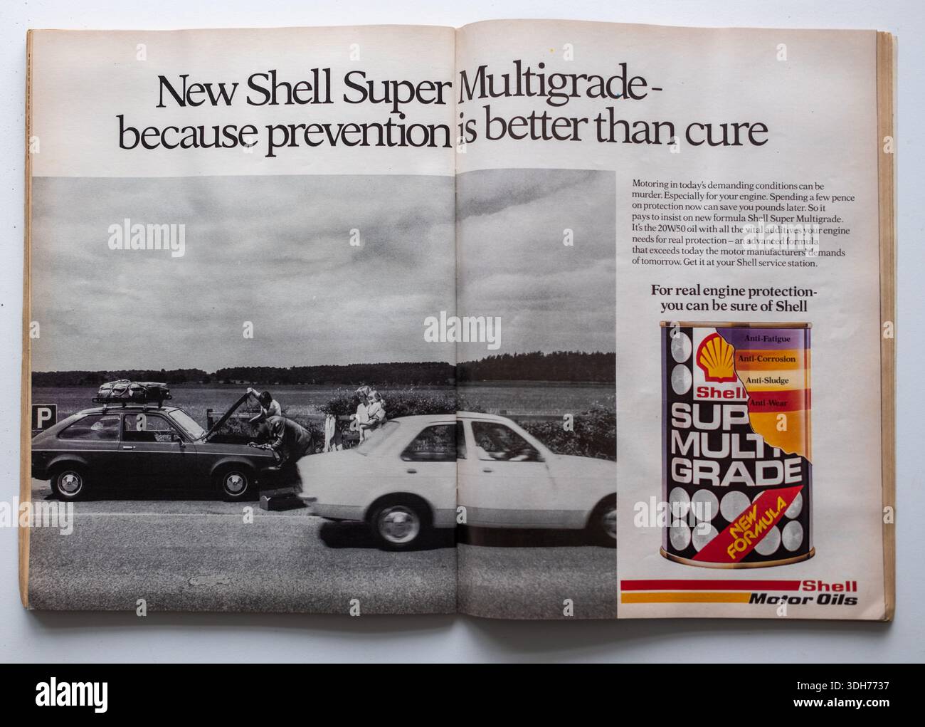 Pubblicità vintage a doppia pagina per Shell Motor Oil per auto da 1970s Motor Magazine Foto Stock