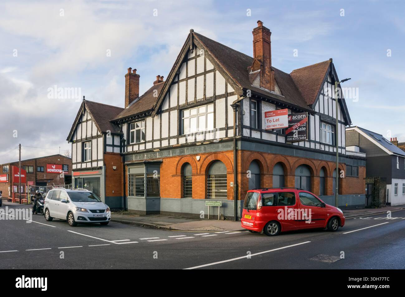 Dopo aver chiuso il pub Farwig a Bromley, nel sud di Londra, ebbe un periodo come negozio di alimentari, ma ora è vuoto e disponibile per essere affittato. Foto Stock