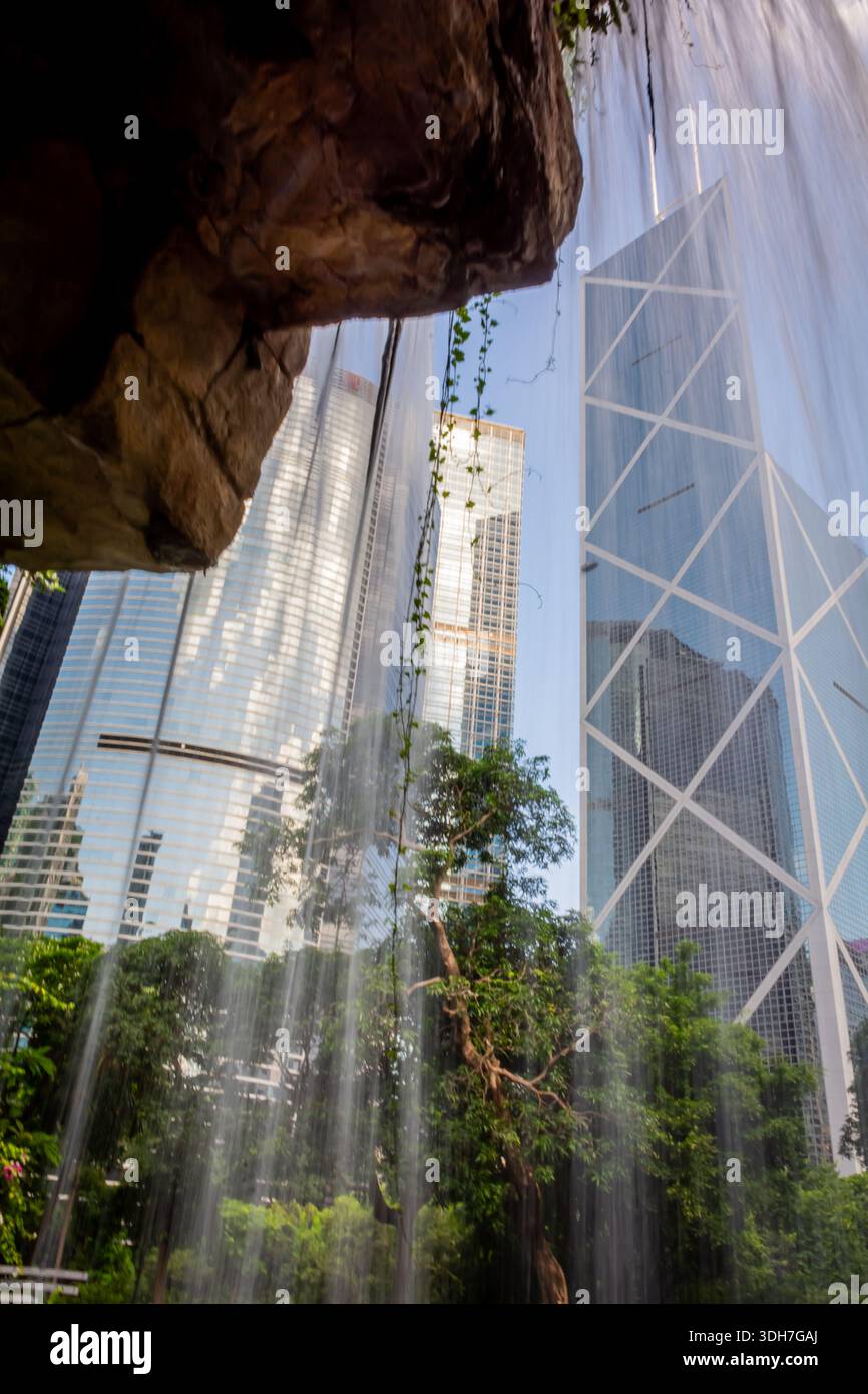 I raschietti del cielo di Hong Kong assumono una tonalità speciale, a seconda della luce e dei riflessi. Foto Stock