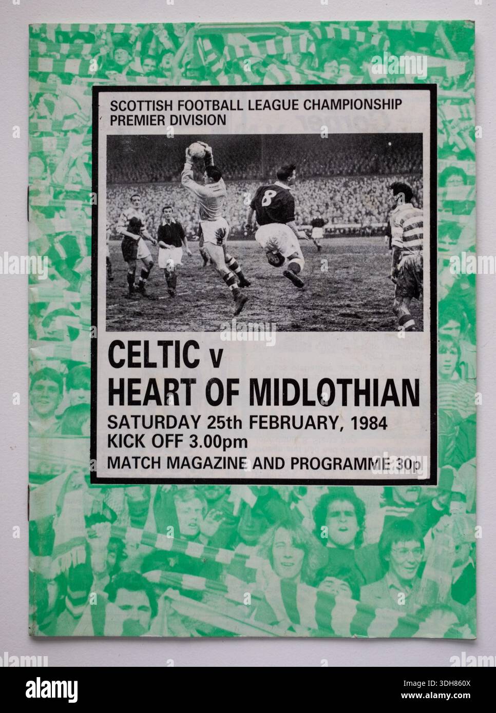 Vintage 1980s Scottish Football Match Program Celtiv V Heart of Midlothian (Hearts) sabato 25 febbraio 1984 Foto Stock