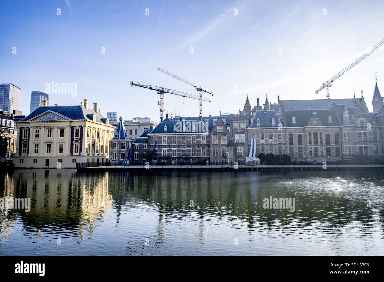 L'AIA - ristrutturazione del Binnenhof a l'Aia. Il Binnenhof è in fase di ristrutturazione dal 1° ottobre 2021. L'obiettivo è quello di rendere a prova di futuro gli edifici che ospitano il Senato e la camera dei rappresentanti, tra gli altri. La ristrutturazione del Binnenhof a l'Aia diventerà ancora più costosa. ROBIN UTRECHT /ANP netherlands Out - belgium Out Foto Stock