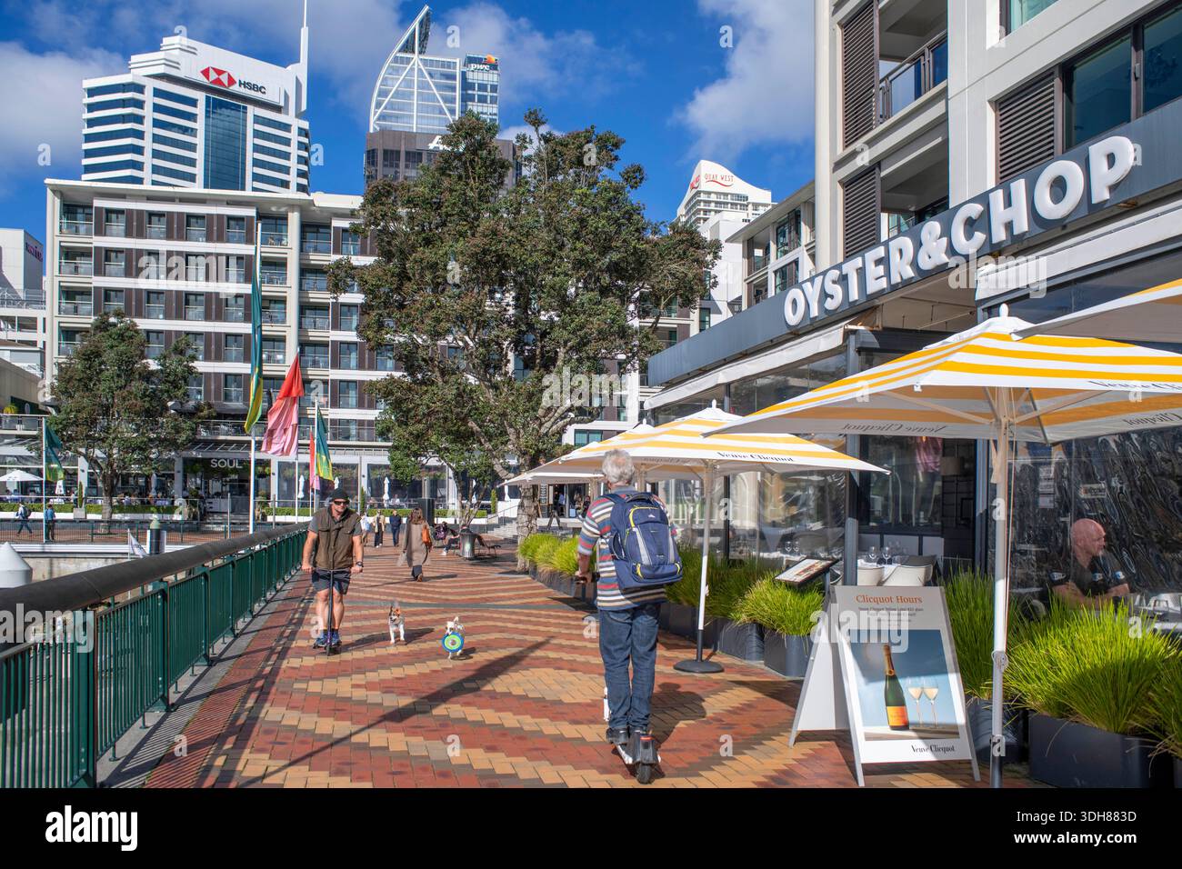 Ristoranti e negozi nel quartiere wynyard e Viaduct Harbour, molo nord nell'area del cbd di Auckland, Zew Zealand. Il quartiere Wynyard (storicamente un Foto Stock