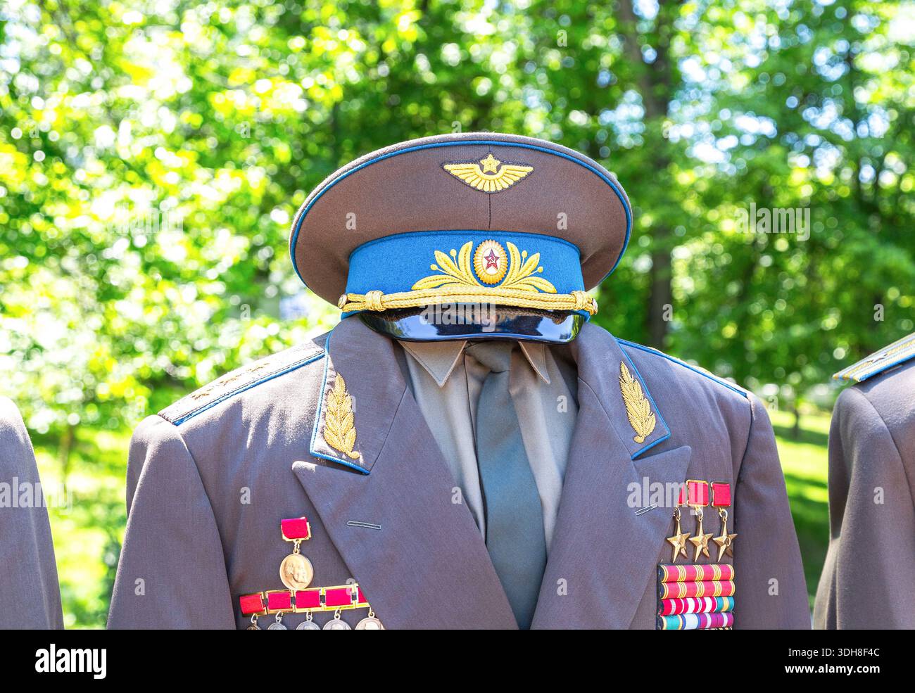 Uniforme militare d'epoca di un generale dell'aeronautica dell'Unione Sovietica, da vicino Foto Stock