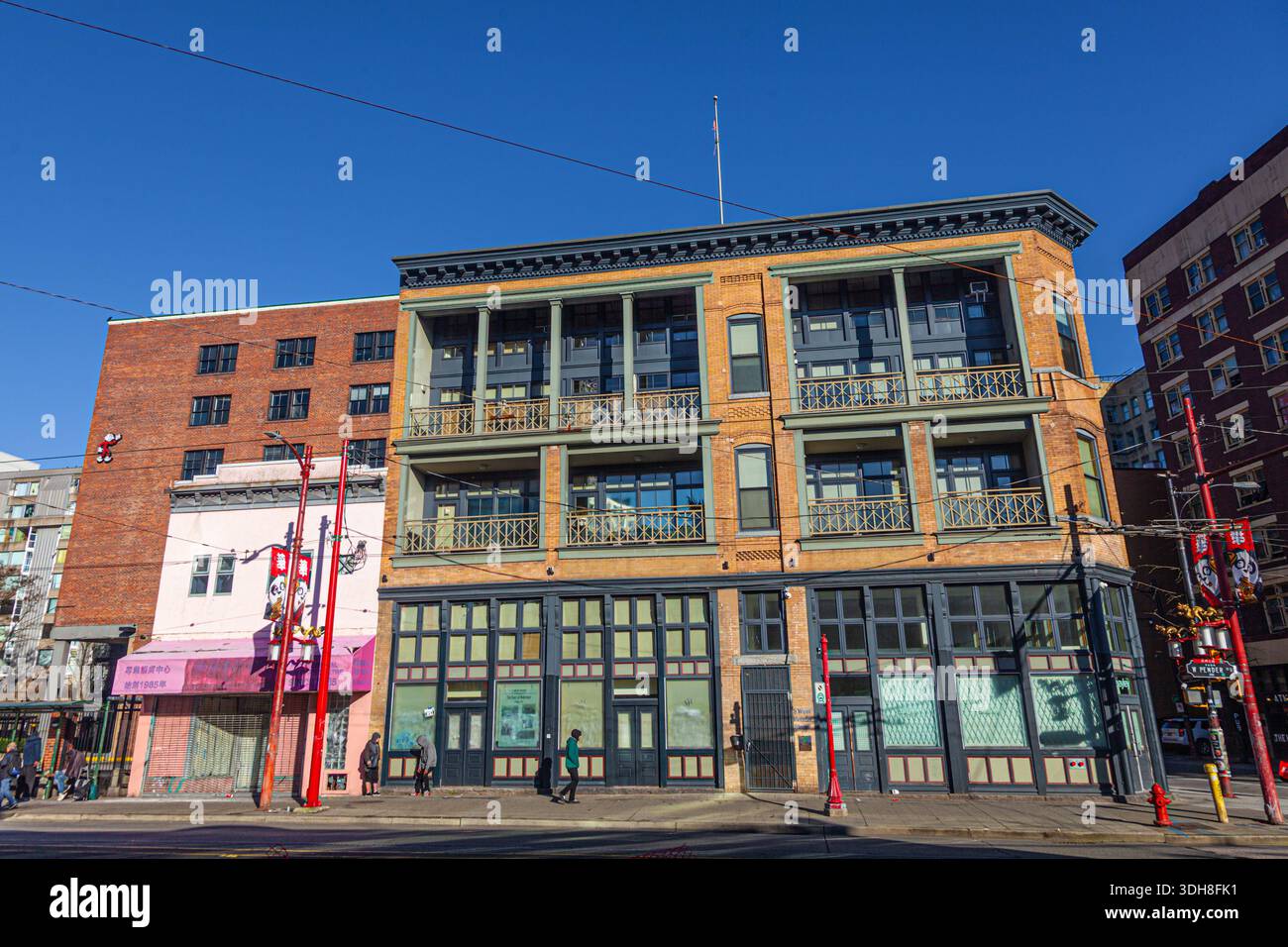 Architettura con balcone incassato di Chinatown a Vancouver Canada Foto Stock