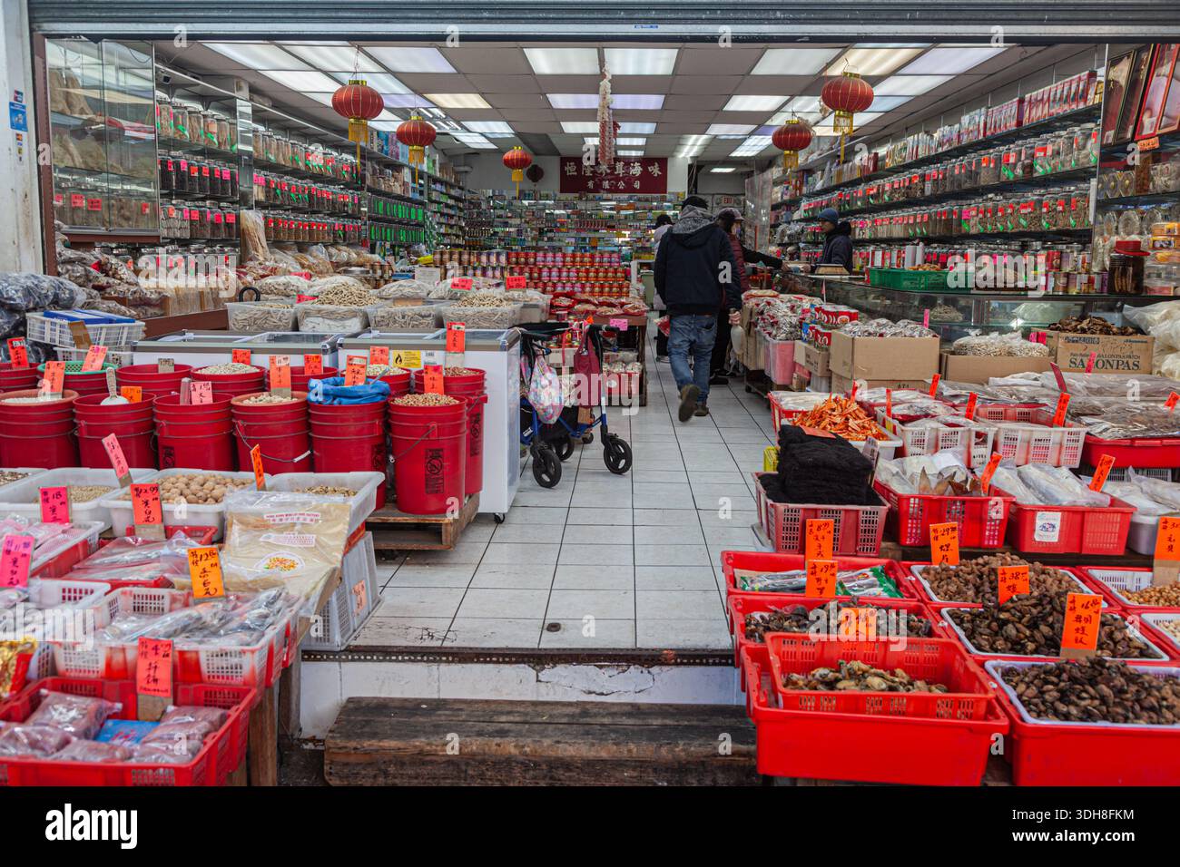Vista interna di un negozio di alimentari a Chinatown Vancouver Canada Foto Stock