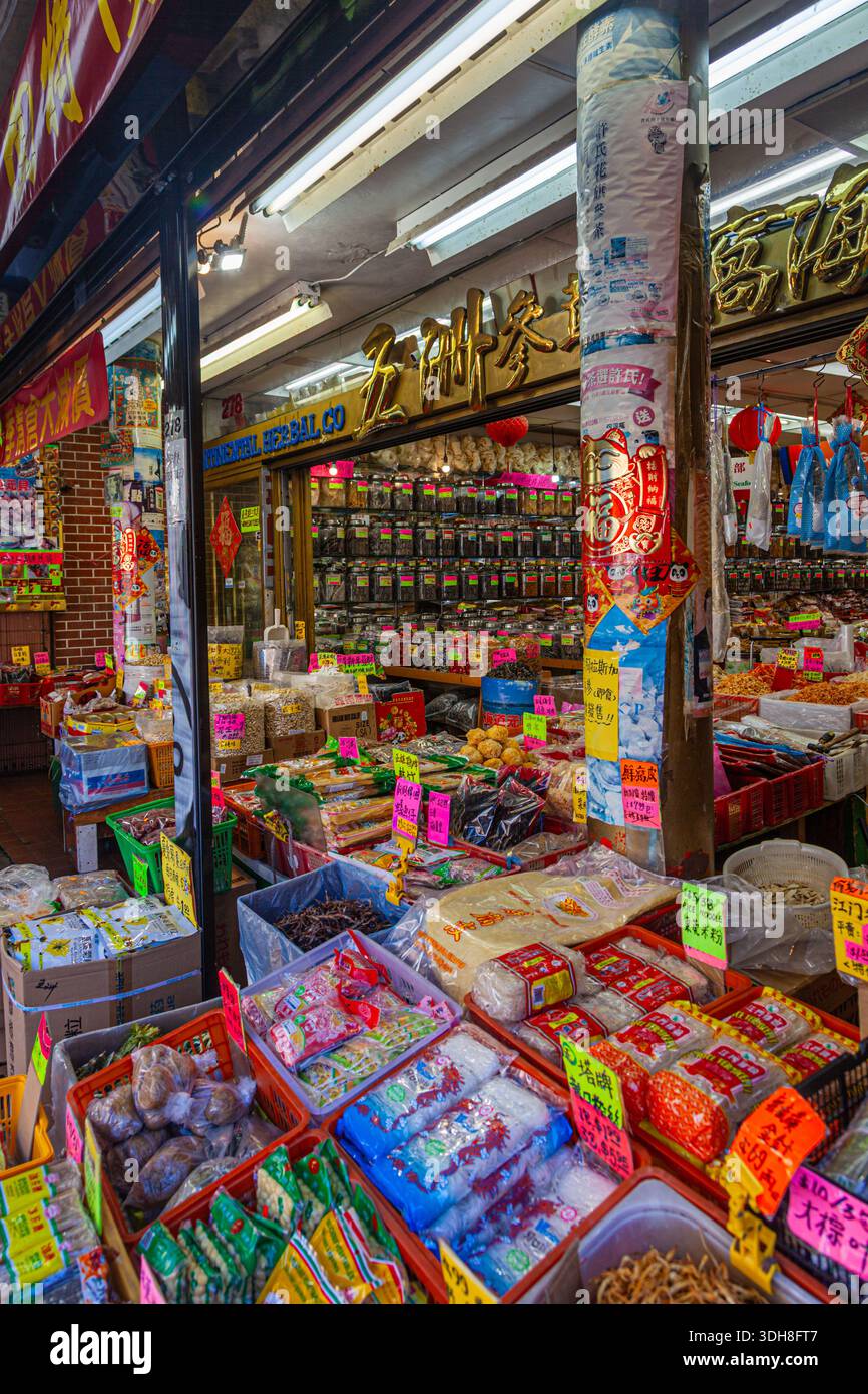 Vista interna di un negozio di alimentari a Chinatown Vancouver Canada Foto Stock